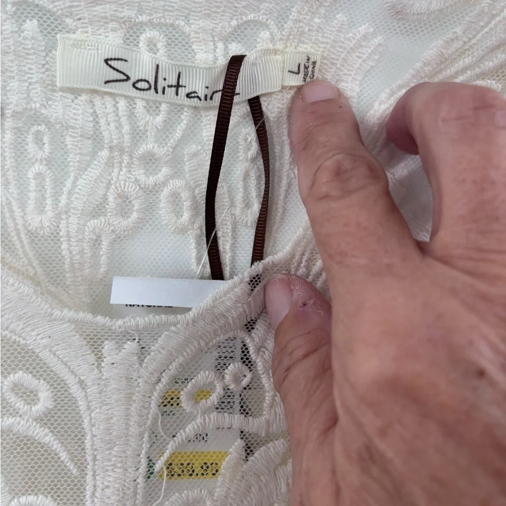 Solitaire NWT Lace Embroidered Blouse - Cream Size Large